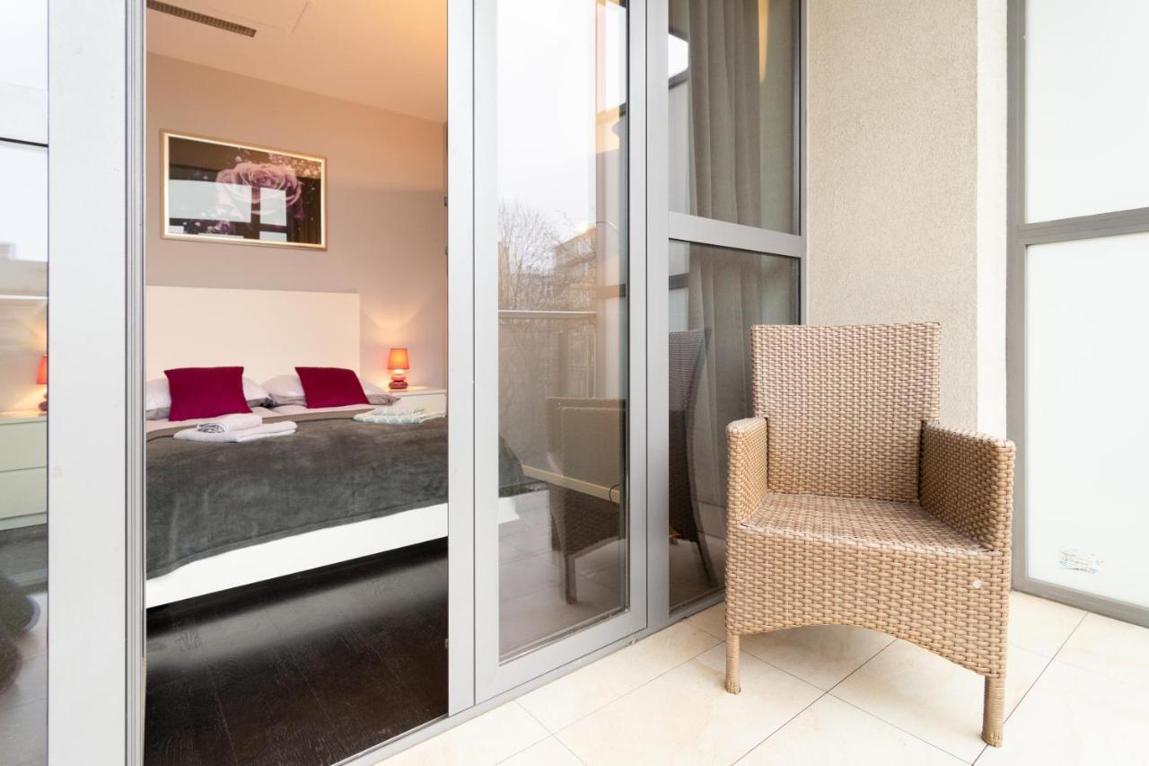 Secret Charm Fully Equipped Apt With Balcony Краків Екстер'єр фото