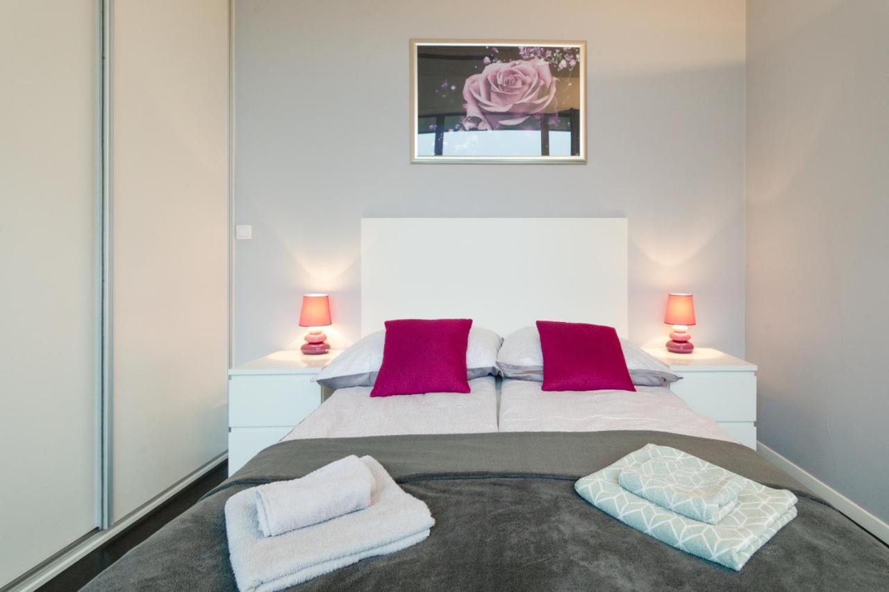 Secret Charm Fully Equipped Apt With Balcony Краків Екстер'єр фото